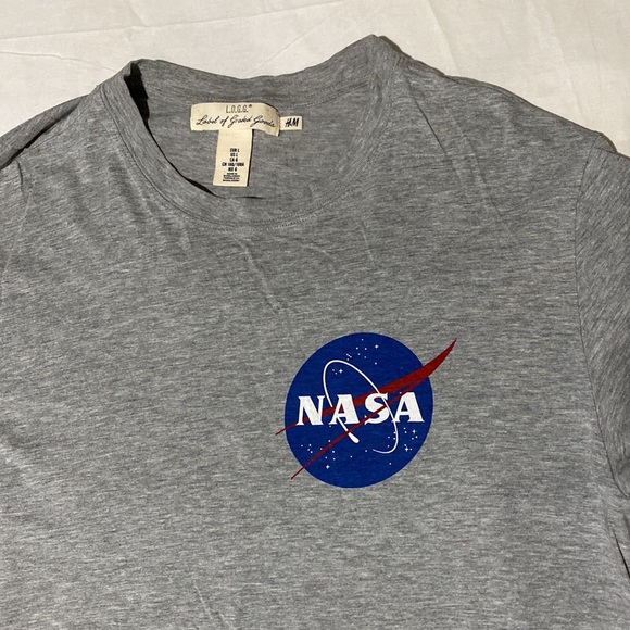 H&M x L.O.G.G. NASA shirt - Picture 2 of 3
